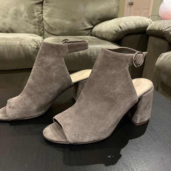 Nine West Block Heels, grey, size 8 - Picture 1 of 3